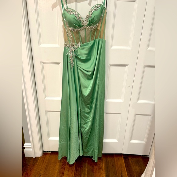 Evening gown - Picture 1 of 2